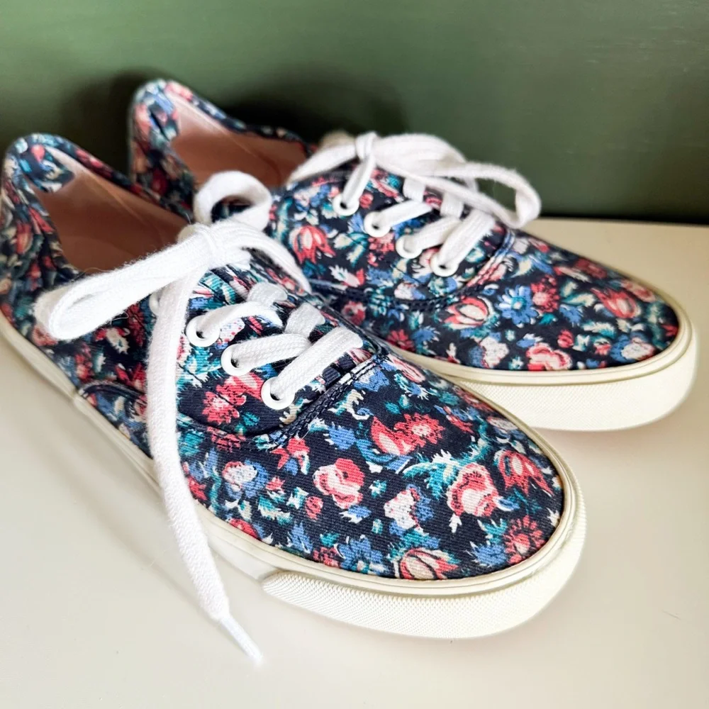 Old Navy Girls Floral Canvas Sneakers Navy Multicolor Lace-Up Size 4